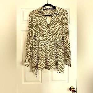 Long sleeve olive@ white color print,  bottoms up in front & adjustable.NWWT